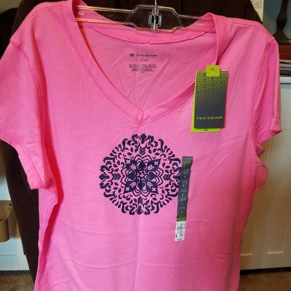 tek gear Tops - FINAL MARKDOWN Tek Gear graphic tee shirt NWT